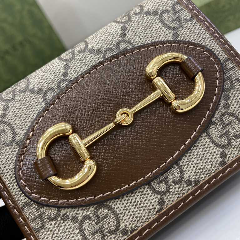 .   Comes with a full set of original green box packaging  Gucci Horsebit 1955 Collection Card Case. New to the Early Fall 2020 collection is this Gucci Horsebit 1955 Collection card bag made from GG Supreme canvas and b