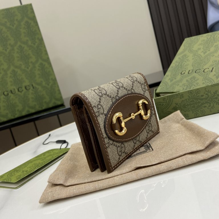 .   Comes with a full set of original green box packaging  Gucci Horsebit 1955 Collection Card Case. New to the Early Fall 2020 collection is this Gucci Horsebit 1955 Collection card bag made from GG Supreme canvas and b