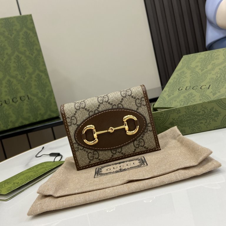 .   Comes with a full set of original green box packaging  Gucci Horsebit 1955 Collection Card Case. New to the Early Fall 2020 collection is this Gucci Horsebit 1955 Collection card bag made from GG Supreme canvas and b