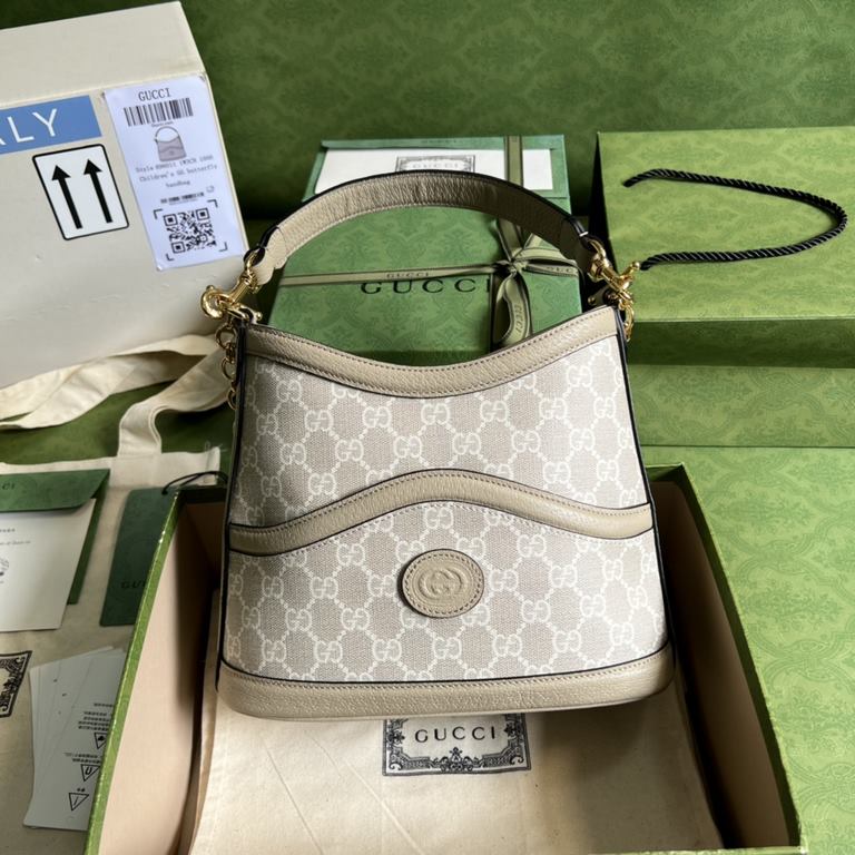 .  With a full set of original green packaging Small GG Shoulder Backpack GG pattern is reinterpreted every season and has accumulated a rich heritage for dozens of years. This symbol not only represents the initials of 