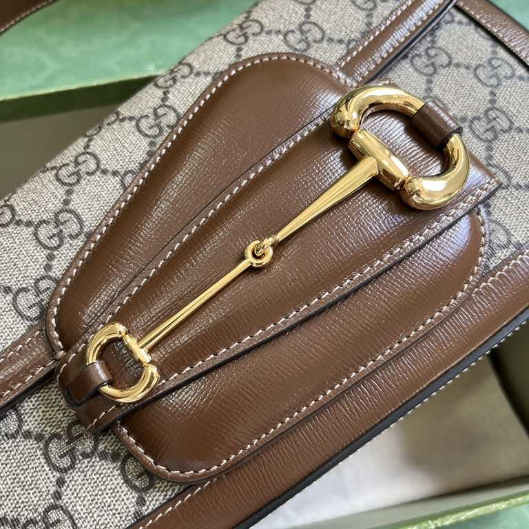 .   With a full set of original green box packaging  Gucci Horsebit 1955 collection small shoulder bag. The brand honors the 70th anniversary of the horsebit accessory with a fresh take on the iconic design and silhouett