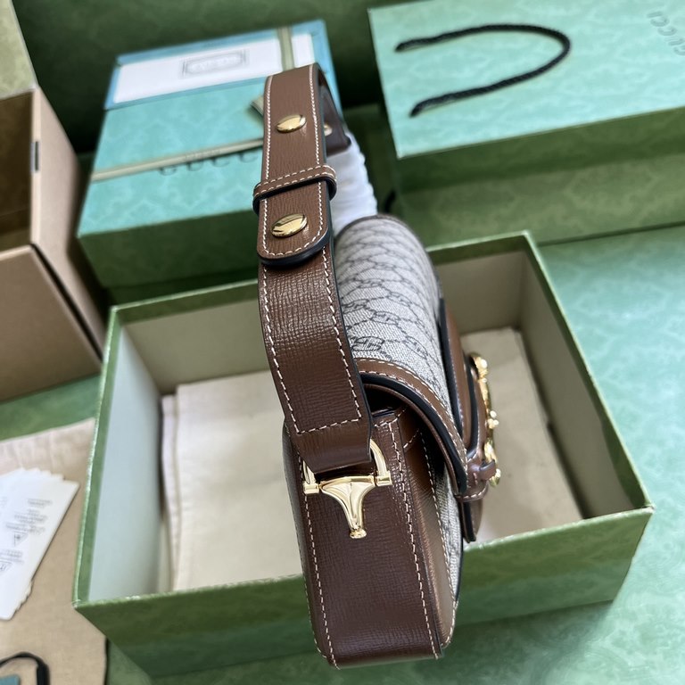 .   With a full set of original green box packaging  Gucci Horsebit 1955 collection small shoulder bag. The brand honors the 70th anniversary of the horsebit accessory with a fresh take on the iconic design and silhouett