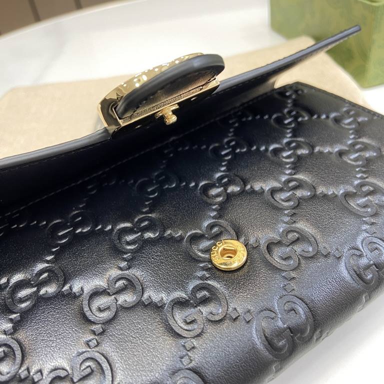 .  With a full set of original green box packaging GG Embossed G Cowhide Long Wallet, this leather wallet is crafted with a new interpretation of the GG motif from the Early Fall 2020 collection.The GG leather is soft an