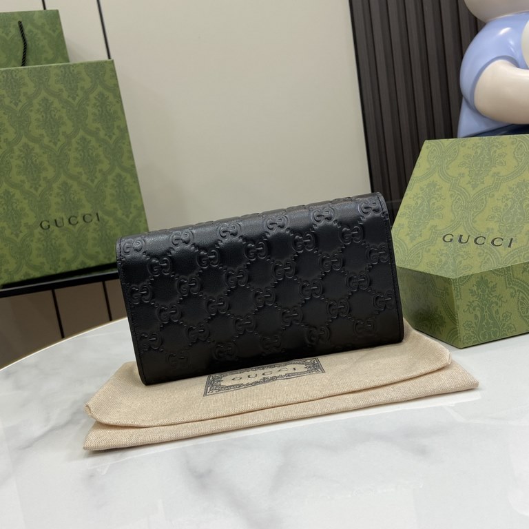 .  With a full set of original green box packaging GG Embossed G Cowhide Long Wallet, this leather wallet is crafted with a new interpretation of the GG motif from the Early Fall 2020 collection.The GG leather is soft an