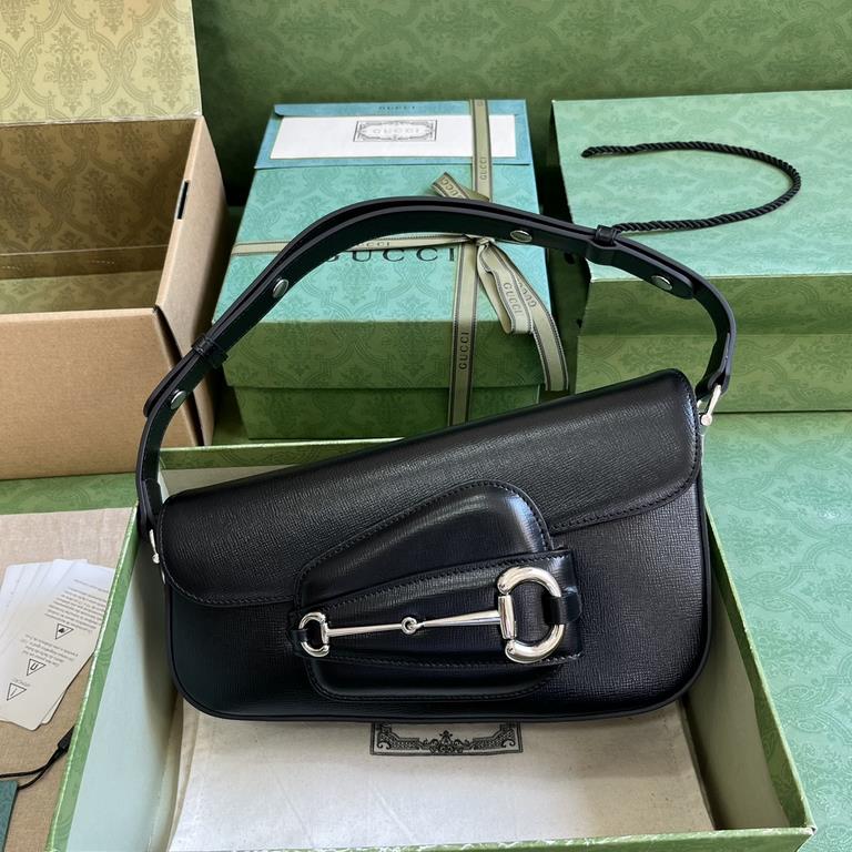 .   With a full set of original green box packaging  Gucci Horsebit 1955 series small shoulder bag. For the 70th anniversary of the iconic horsebit accessory, the brand has revitalized its collection with a blend of func