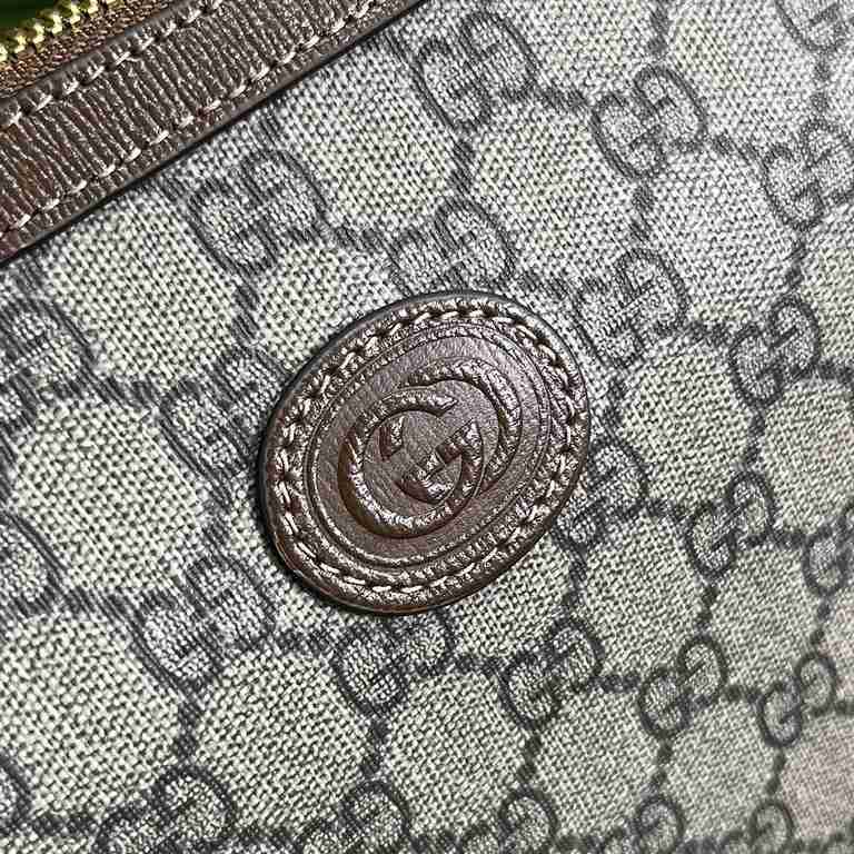 .   with full original green box packaging   interlocking double G messenger bag.Drawing on vintage travel inspiration, the brown GG Supreme canvas luggage from Gucci's latest collection pays homage to Mr. Guccio Gucci's