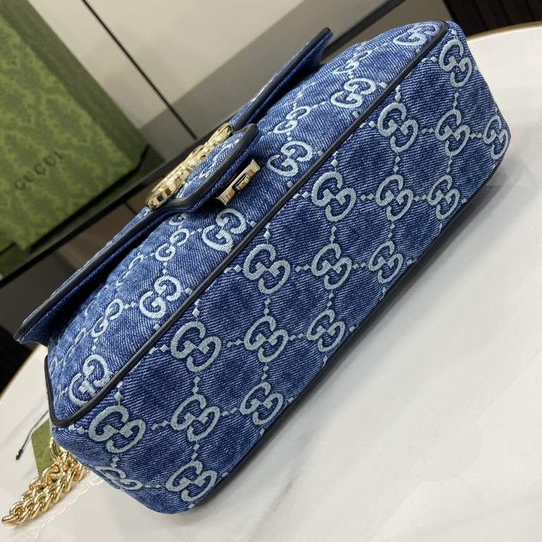 .   With full set of original green box packaging   [New] GG Marmont Collection Denim Small Shoulder Bag. This piece is from the Gucci Lido collection, inspired by the summer flavor and beach clubs of the Italian coast. 