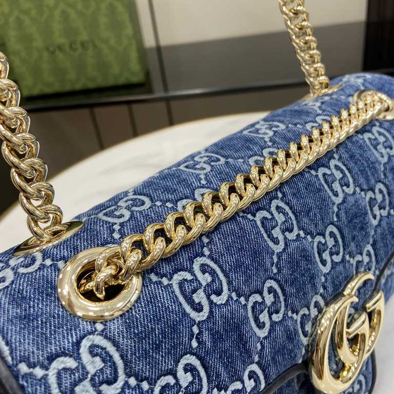 .   With full set of original green box packaging   [New] GG Marmont Collection Denim Small Shoulder Bag. This piece is from the Gucci Lido collection, inspired by the summer flavor and beach clubs of the Italian coast. 