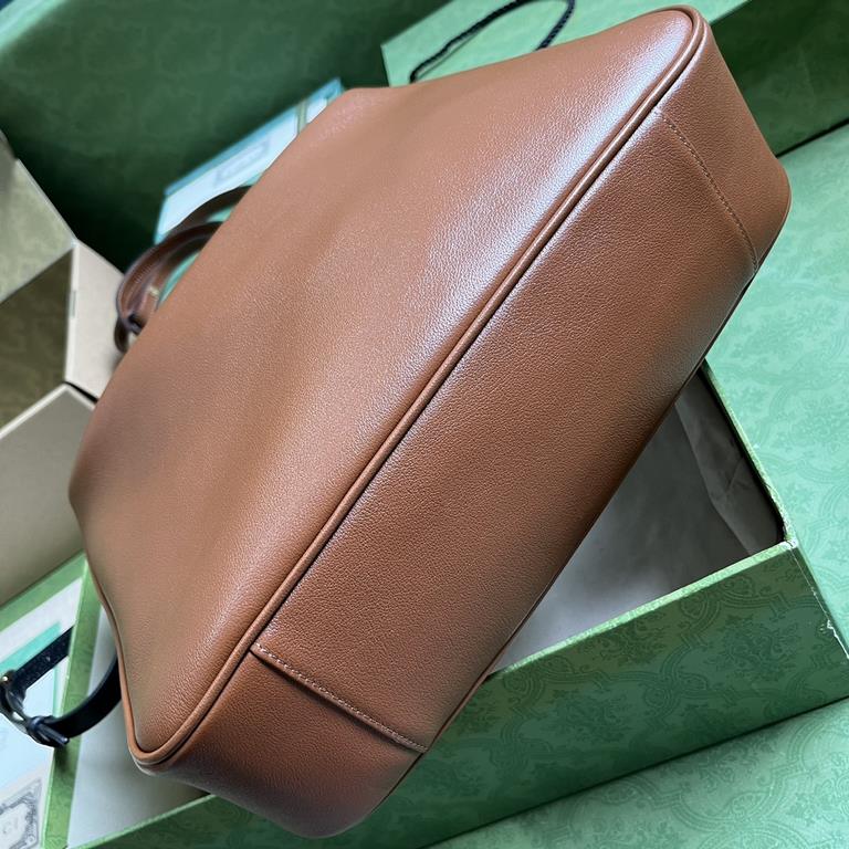 .   Comes with a full set of original green box packaging  Gucci Diana Collection Medium Shoulder Backpack. The small shoulder bag combines two of the brand's most recognizable elements - the bamboo handle and the double