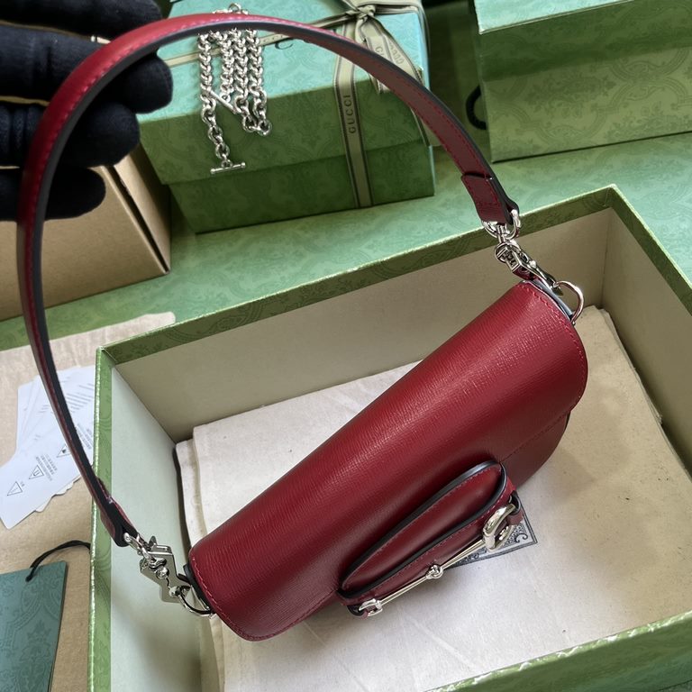 .   With a full set of original green box packaging  Gucci Horsebit 1955 Collection Mini Shoulder Bag. The brand honors the 70th anniversary of the horsebit accessory with a fresh take on the iconic design and silhouette