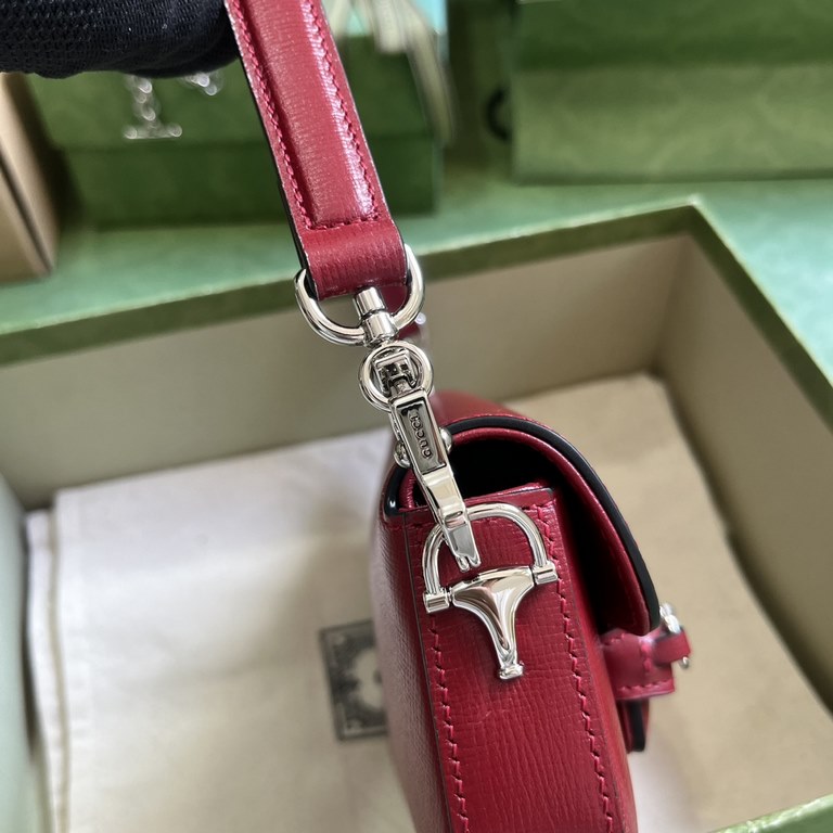 .   With a full set of original green box packaging  Gucci Horsebit 1955 Collection Mini Shoulder Bag. The brand honors the 70th anniversary of the horsebit accessory with a fresh take on the iconic design and silhouette