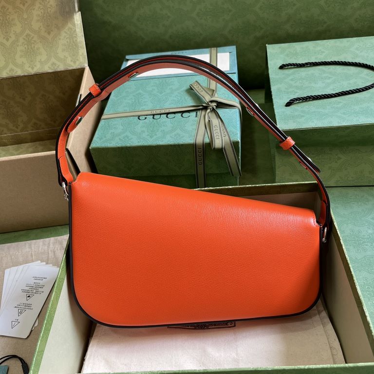 .   With a full set of original green box packaging  Gucci Horsebit 1955 series small shoulder bag. For the 70th anniversary of the iconic horsebit accessory, the brand has revitalized its collection with a blend of func