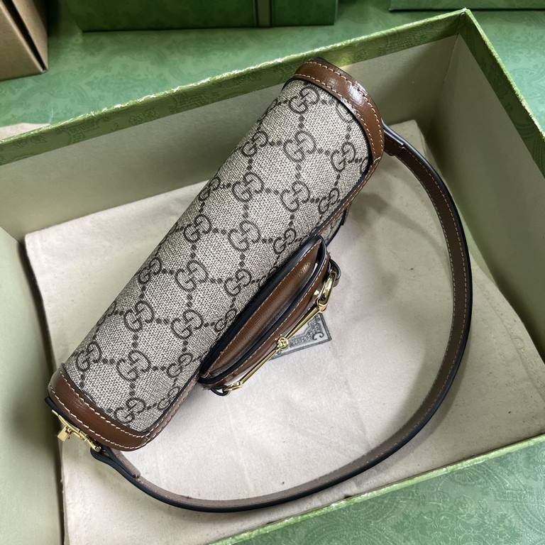 .   With a full set of original green box packaging  Gucci Horsebit 1955 Collection Mini Shoulder Bag. The brand honors the 70th anniversary of the horsebit accessory with a fresh take on the iconic design and silhouette