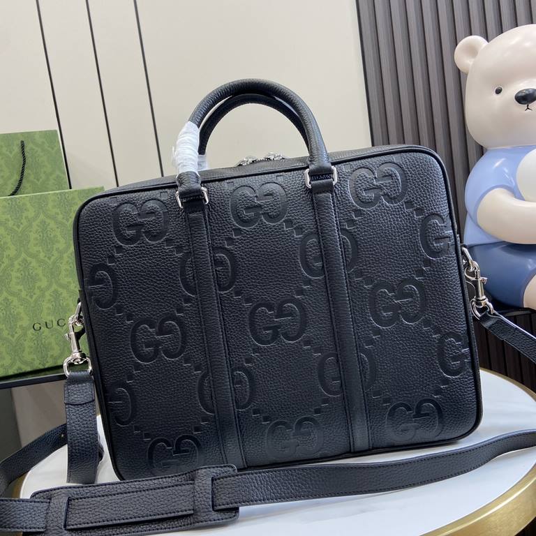 .   With a full set of original green box packaging   [New] Super Double G Briefcase. The Super Double G continues to reinterpret the brand's logo in a larger version, making a splash in the new collection. The iconic cl