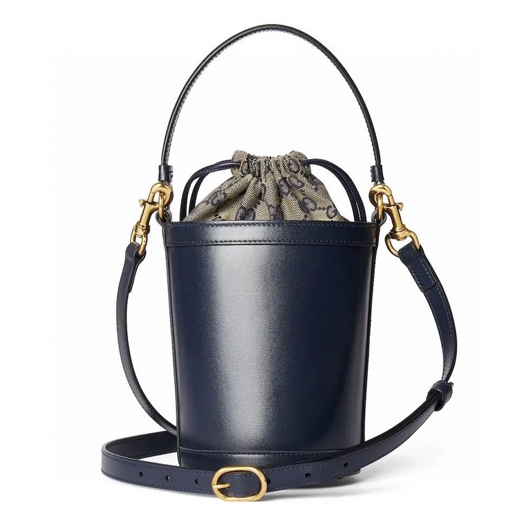 Ophidia Collection Mini Bucket BagModel No.760201 AADPS 4043The Ophidia collection has been reimagined in new sizes and styles, combining handles and shoulder straps for a versatile carrying experience. This mini bucket 