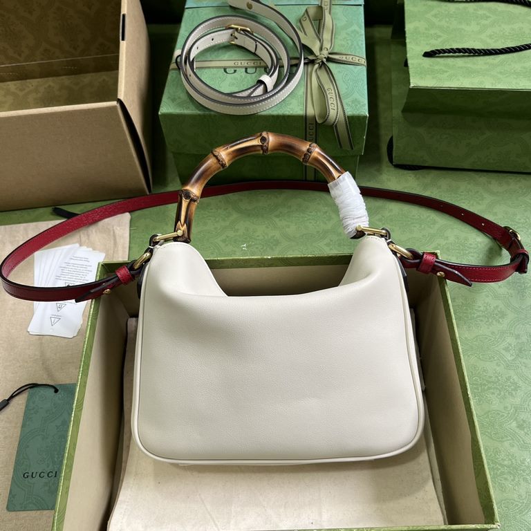 .   Comes with a full set of original green box packaging  Gucci Diana Bamboo Small Shoulder Bag. This Gucci Diana bamboo handbag combines two recognizable brand elements bamboo handles and double G hardware. Crafted fro