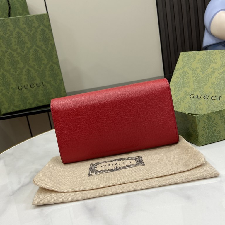 .  With a full set of original green box packaging GG wrestling cowhide leather long wallet, this leather wallet crafted with a new interpretation of the GG pattern in the Early Fall 2020 collection. GG leather texture i