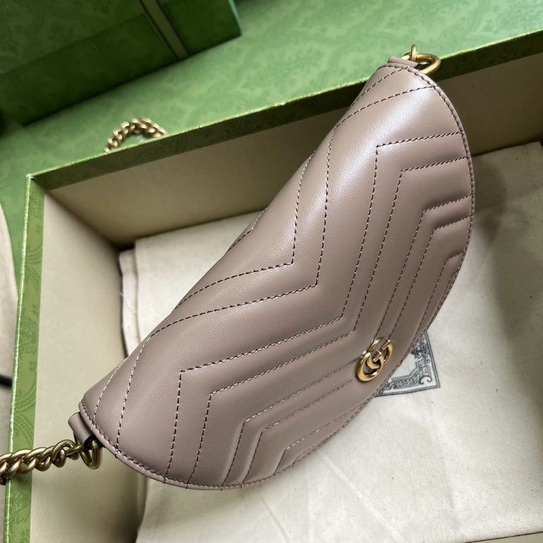 .  With full original green box packaging New Gucci   Style DTDHT 9022.Double G hardware brings the past into the House's present with the idea that a treasured closet is rich with items that can be worn season after sea