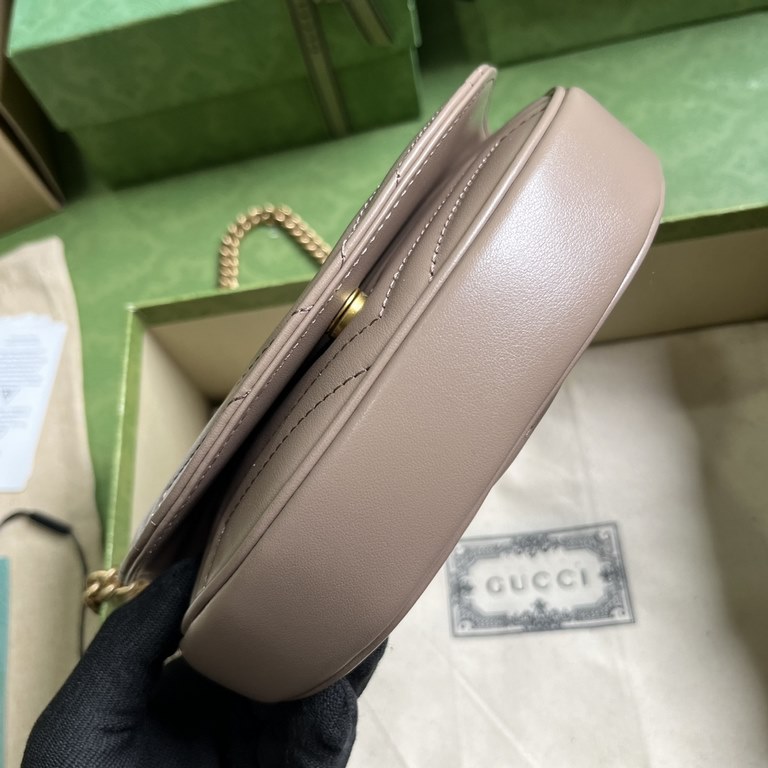 .  With full original green box packaging New Gucci   Style DTDHT 9022.Double G hardware brings the past into the House's present with the idea that a treasured closet is rich with items that can be worn season after sea