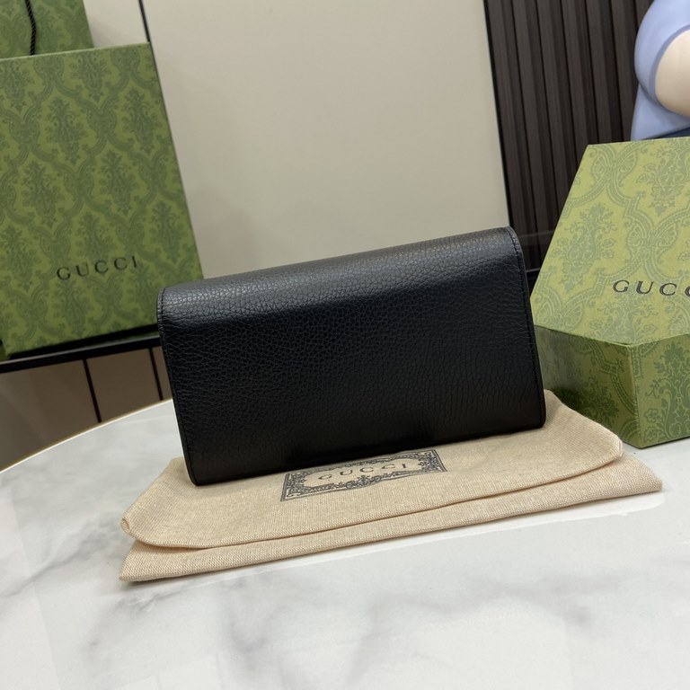 .  With a full set of original green box packaging GG wrestling cowhide leather long wallet, this leather wallet crafted with a new interpretation of the GG pattern in the Early Fall 2020 collection. GG leather texture i