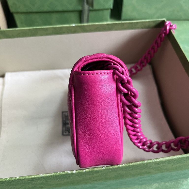 .   Comes with a full set of original green box packaging  GG  Marmont Chain Macaroon Collection Rose Mini Handbag with keychain can be used to tie this bag to another larger handbag. Featuring a rather structured soft s