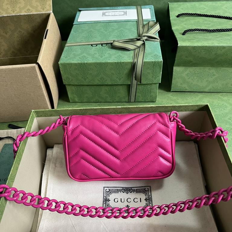 .   Comes with a full set of original green box packaging  GG  Marmont Chain Macaroon Collection Rose Mini Handbag with keychain can be used to tie this bag to another larger handbag. Featuring a rather structured soft s