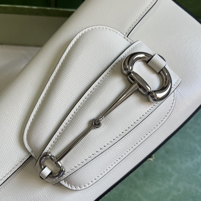 .   With a full set of original green box packaging  Gucci Horsebit 1955 series small shoulder bag. For the 70th anniversary of the iconic horsebit accessory, the brand has revitalized its collection with a blend of func