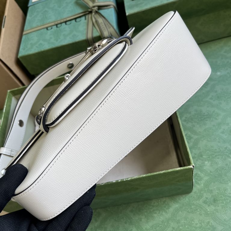 .   With a full set of original green box packaging  Gucci Horsebit 1955 series small shoulder bag. For the 70th anniversary of the iconic horsebit accessory, the brand has revitalized its collection with a blend of func