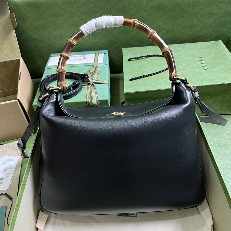 .   With full original green box packaging  Gucci Diana Collection Large Shoulder Backpack. This medium shoulder bag combines two of the brand's most recognizable elements - the bamboo handle and the double G - to give t