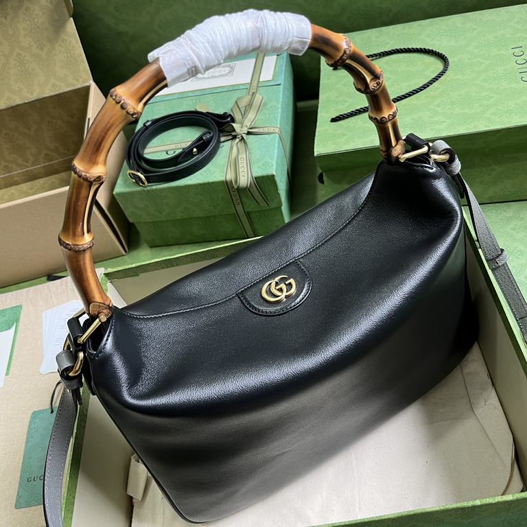 .   With full original green box packaging  Gucci Diana Collection Large Shoulder Backpack. This medium shoulder bag combines two of the brand's most recognizable elements - the bamboo handle and the double G - to give t