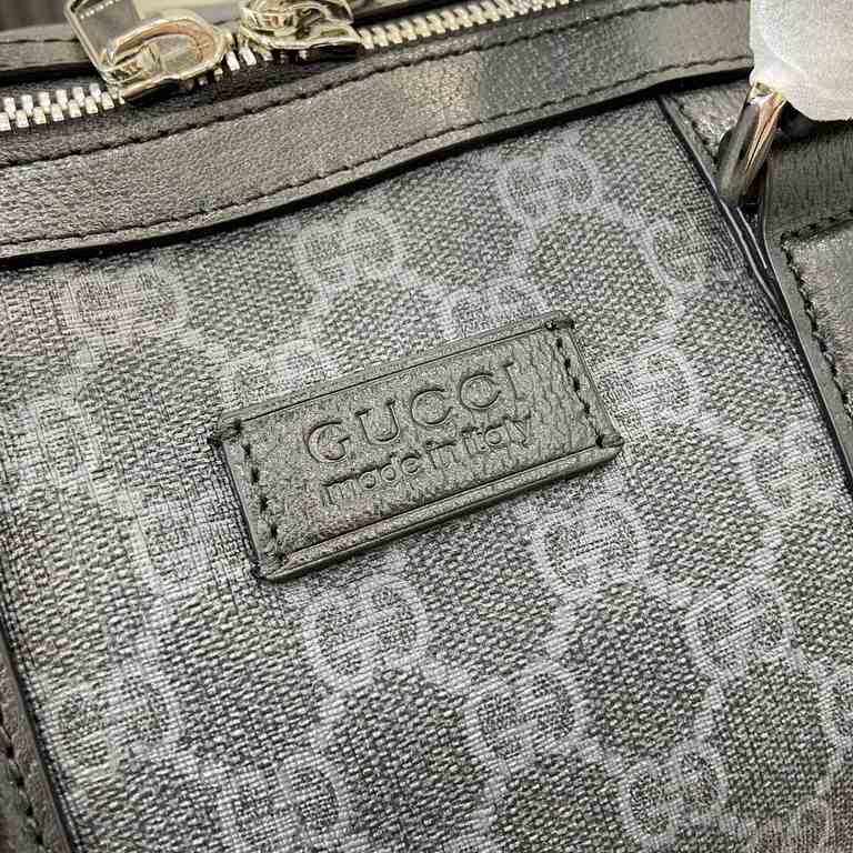 .   with a full set of original green gift bag   [New] GG medium travel bag. Classic materials continue to inspire Gucci's creative vision, and for the Early Fall 2024 collection, GG Supreme canvas is paired with leather