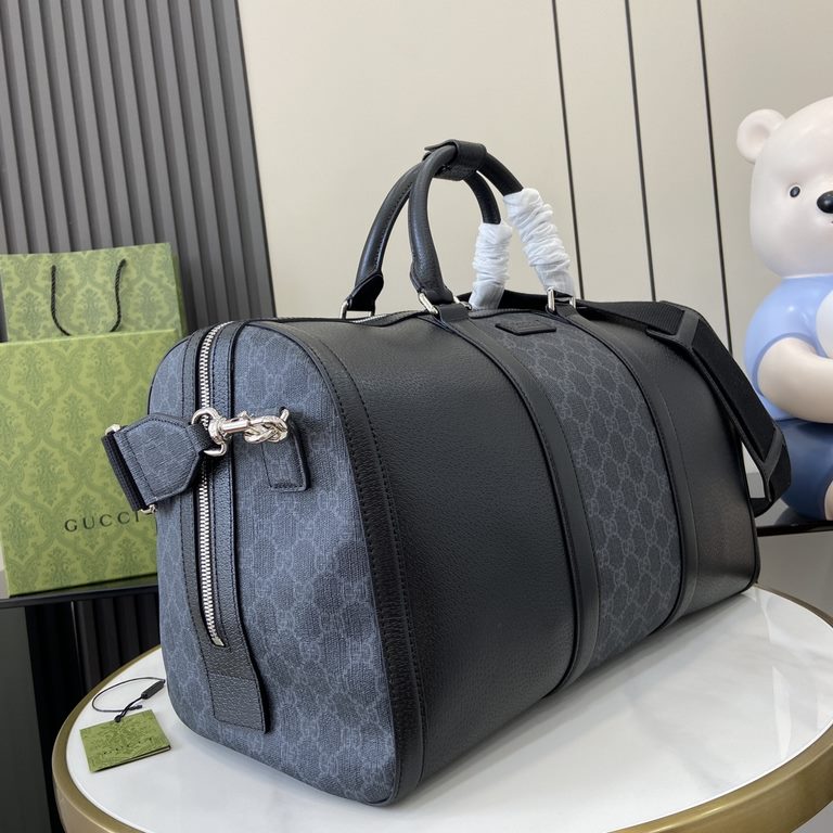 .   with a full set of original green gift bag   [New] GG medium travel bag. Classic materials continue to inspire Gucci's creative vision, and for the Early Fall 2024 collection, GG Supreme canvas is paired with leather