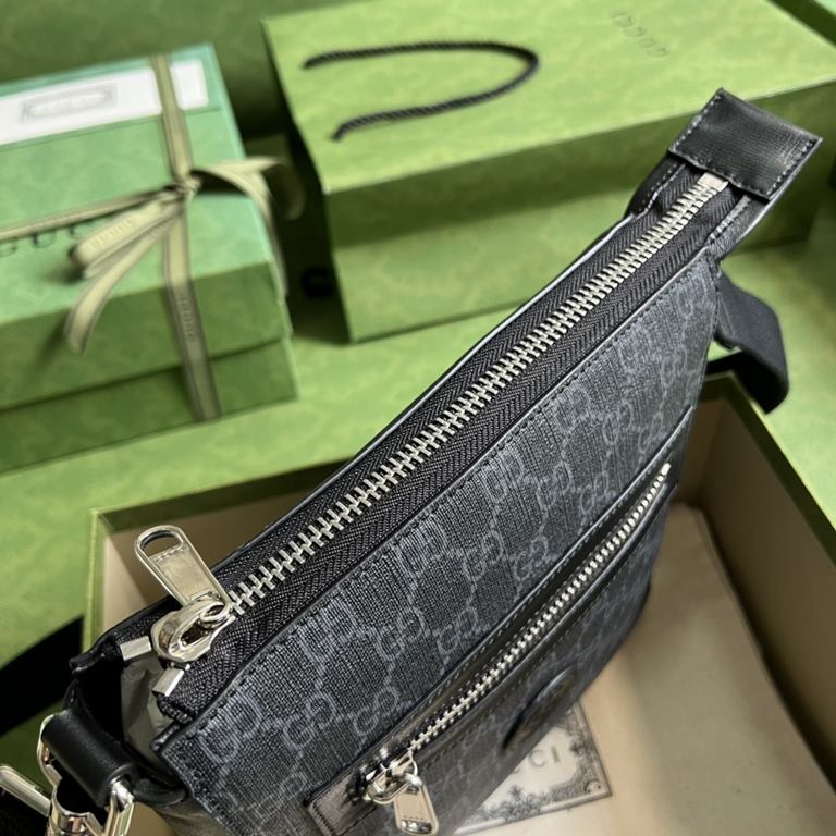 .   With a full set of original green box packaging  Bestiary series backpack, the canonical elements of the print pattern, exudes the romantic atmosphere of innocence and spirit. With the brand's iconic elements feline 