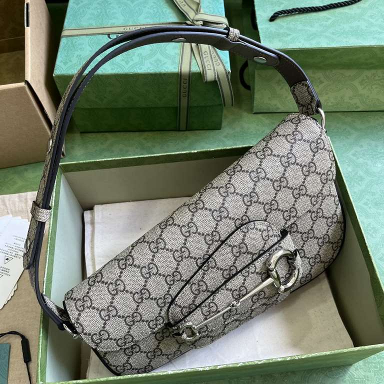 .   With a full set of original green box packaging  Gucci Horsebit 1955 collection small shoulder bag. The brand honors the 70th anniversary of the horsebit accessory with a fresh take on the iconic design and silhouett