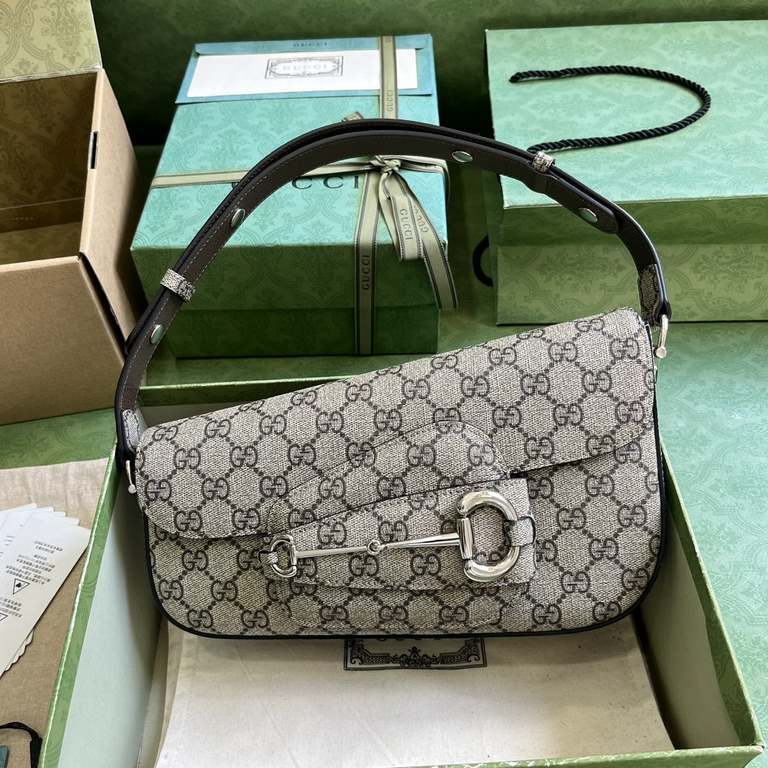 .   With a full set of original green box packaging  Gucci Horsebit 1955 collection small shoulder bag. The brand honors the 70th anniversary of the horsebit accessory with a fresh take on the iconic design and silhouett