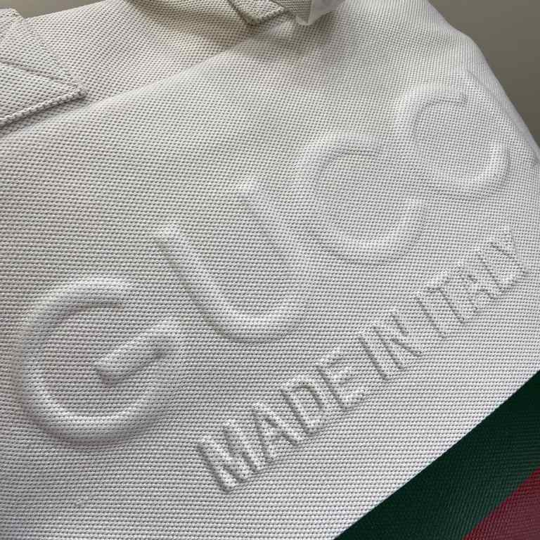 .  With a full set of original green gift bags [New] GG embossed detail canvas tote bag, this piece from Gucci's Lido collection is inspired by the Italian coast's summer flavor and beach clubs. Crafted in a casual silho