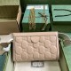 .   With full original green box packaging  GG matelassé leather shoulder bag UM8HG 1046 continues to stand out in a unique way. With its ultra-soft finish, the iconic material is once again re-imagined as part of the Gu