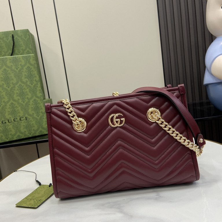 .   with a full set of original green box packaging   [New] GG Marmont series small tote bag. The GG Marmont small tote bag is presented in the brand's Gucci Rosso Ancora red, using the classic color scheme of the early 