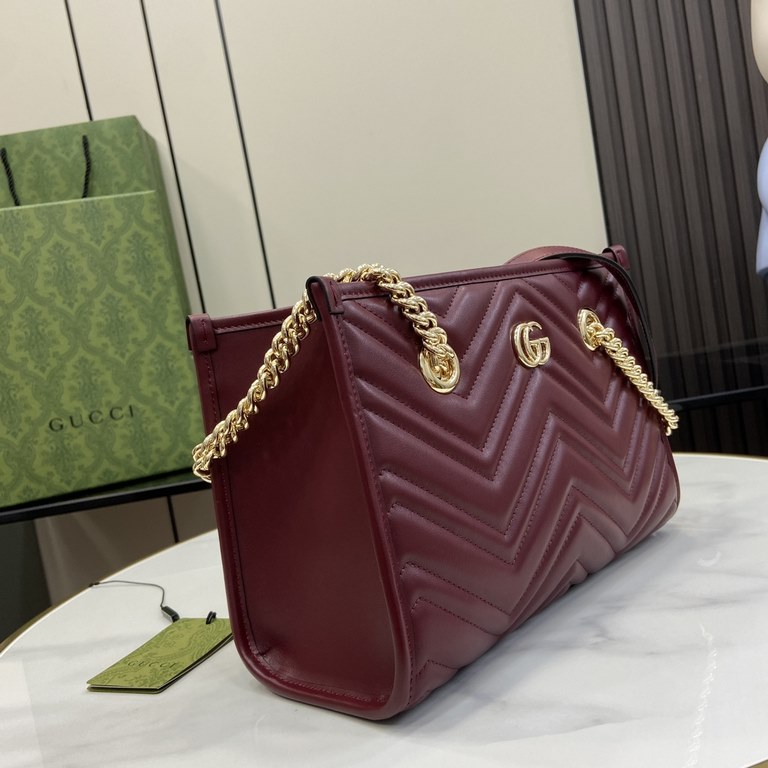 .   with a full set of original green box packaging   [New] GG Marmont series small tote bag. The GG Marmont small tote bag is presented in the brand's Gucci Rosso Ancora red, using the classic color scheme of the early 