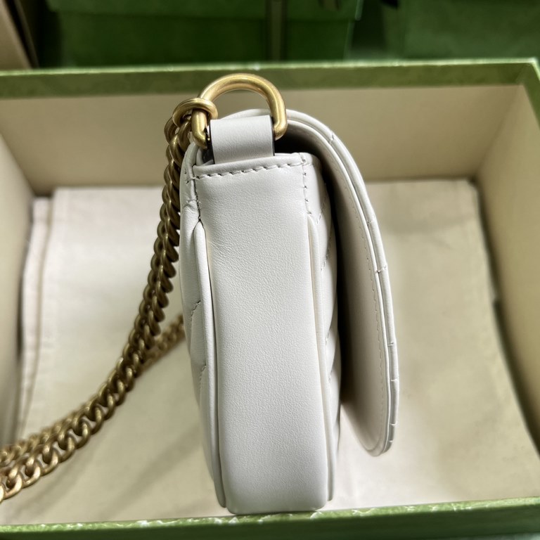 .  With full original green box packaging New Gucci   Style DTDHT 9022.Double G hardware brings the past into the House's present with the idea that a treasured closet is rich with items that can be worn season after sea