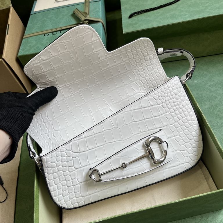 .   With a full set of original green box packaging  Gucci Horsebit 1955 series small shoulder bag. For the 70th anniversary of the iconic horsebit accessory, the brand has revitalized its collection with a blend of func