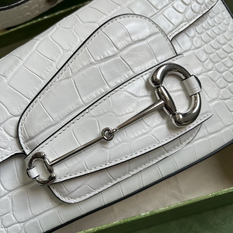 .   With a full set of original green box packaging  Gucci Horsebit 1955 series small shoulder bag. For the 70th anniversary of the iconic horsebit accessory, the brand has revitalized its collection with a blend of func