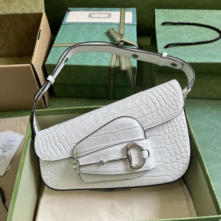 .   With a full set of original green box packaging  Gucci Horsebit 1955 series small shoulder bag. For the 70th anniversary of the iconic horsebit accessory, the brand has revitalized its collection with a blend of func