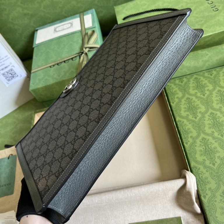 .  With a full set of original green box packaging Ophidia Series Clutch, the GG logo evolved from the Gucci diamond diamond lattice pattern that appeared in the 1930's and has since become the essence of Gucci's heritag