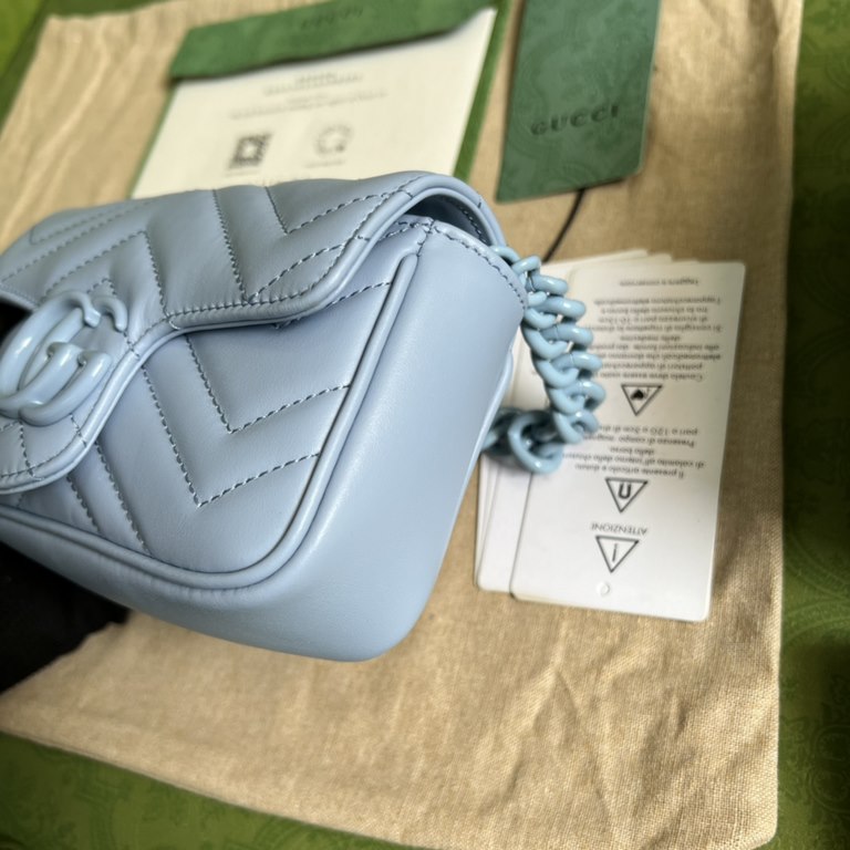 .   Comes with a full set of original green box packaging  GG  Marmont Chain Macaroon Collection Blue Mini Handbag with keychain can be used to tie this bag to another larger handbag. Featuring a rather structured soft s