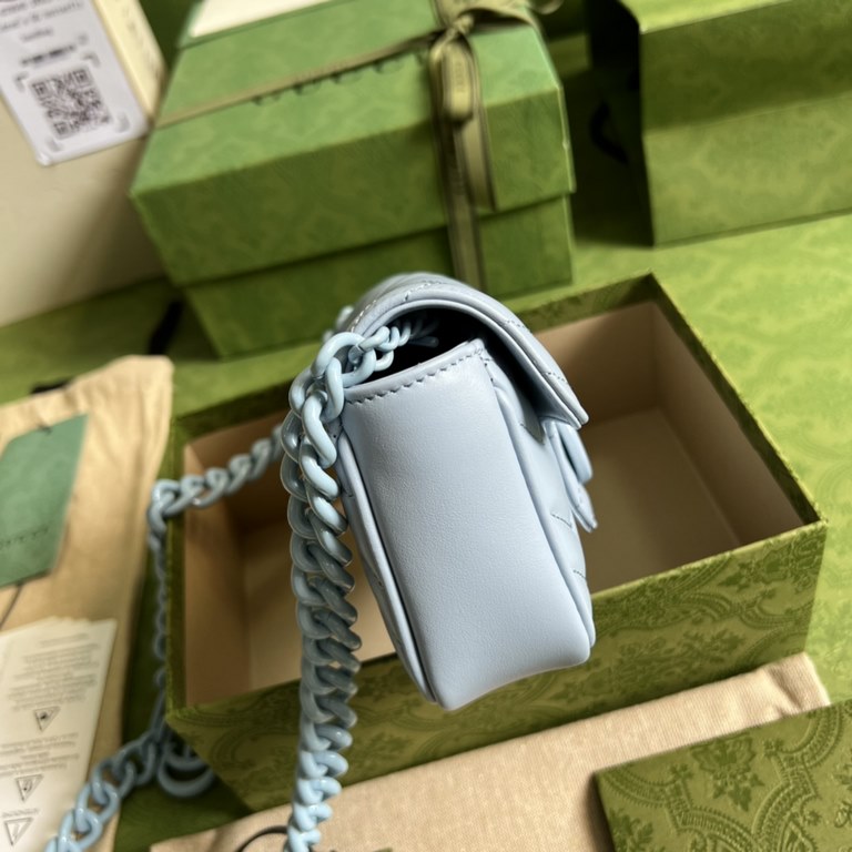 .   Comes with a full set of original green box packaging  GG  Marmont Chain Macaroon Collection Blue Mini Handbag with keychain can be used to tie this bag to another larger handbag. Featuring a rather structured soft s