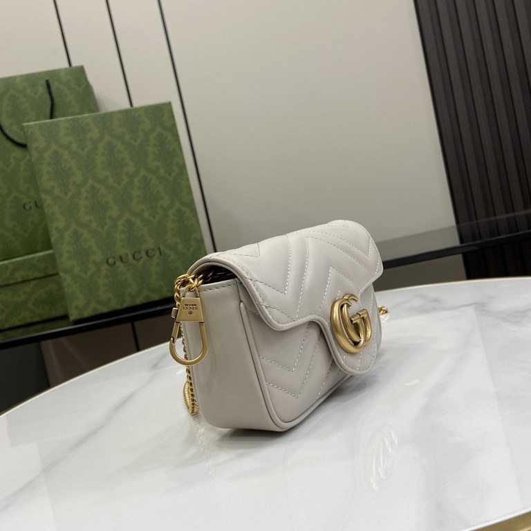 .   with a full set of original green box packaging   original leather [New] GG Marmont series of ultra-mini handbags. This ultra-mini handbag is made of light gray quilted V-shaped leather, embellished with the classic 