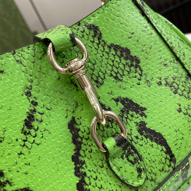 .   With full set of original green box packaging   [New] Gucci Jackie Notte mini shoulder bag. This new Jackie Notte handbag is designed by Sabato De Sarno, the brand's creative director. It vividly demonstrates the con