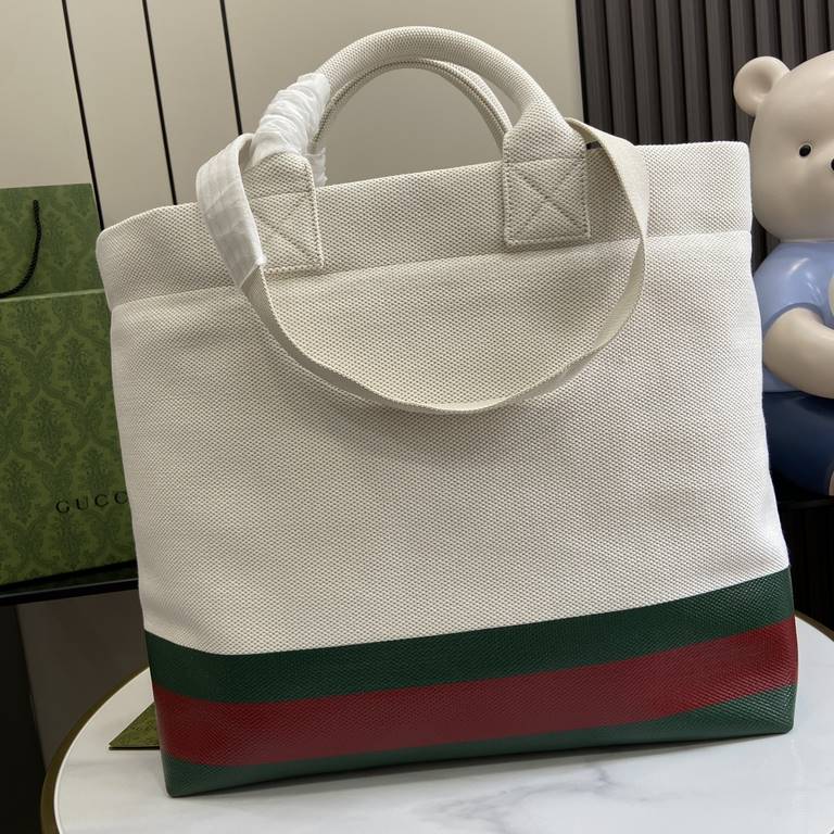 .   With a full set of original green gift bags   [New] GG embellished embossed detail canvas tote bag. From the Gucci Lido collection, this piece is inspired by the summer flavors and beach clubs of the Italian coast. C