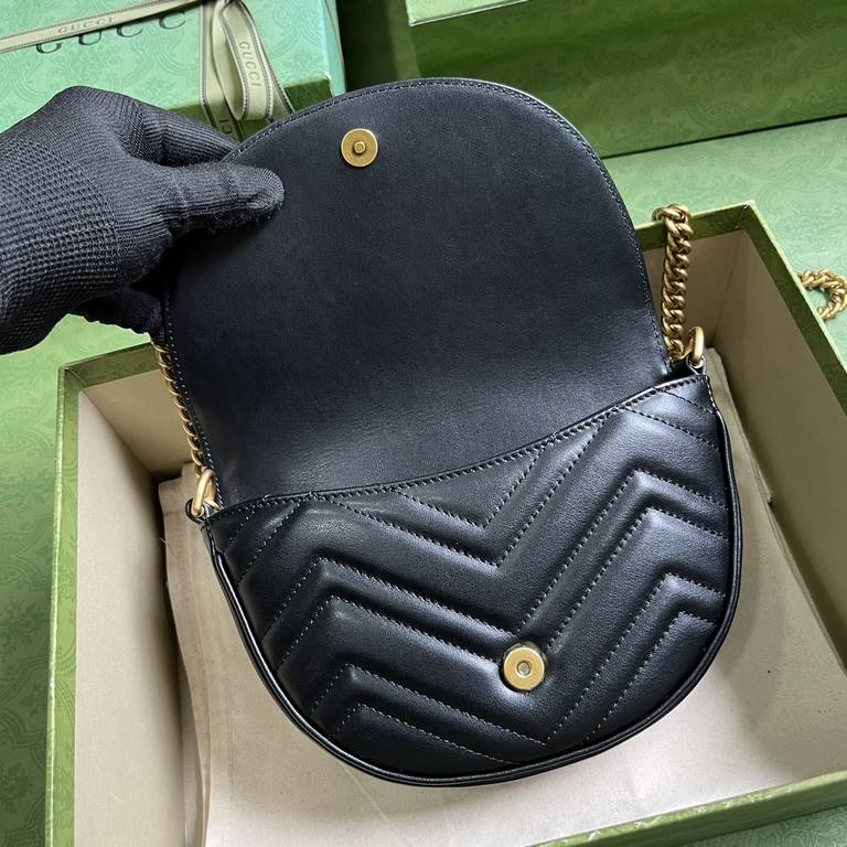 .  With full original green box packaging New Gucci   Style DTDHT 9022.Double G hardware brings the past into the House's present with the idea that a treasured closet is rich with items that can be worn season after sea